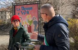 8 Marzo, nei giardini di via Amendola il pannello di Susan Dutton