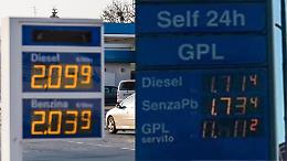 Carburante, ecco i ribassi: verde a 1,7 euro