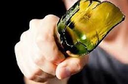 Aggressione a bottigliate, paura in stazione