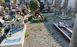 Cimiteri del paese: «Degrado oltre ogni limite»