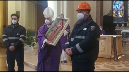 Ast, da Cremona una croce in acciaio per il vescovo