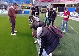 San Siro: gli studenti dello Stanga a lezione di erba