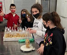 Ucraina, biscotti solidali: i bimbi pasticcieri raccolgono fondi