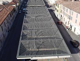 Parco fotovoltaico sui tetti del mercato