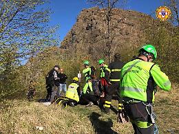 Cade durante una passeggiata in Val Trebbia, 77enne trasportata in ospedale