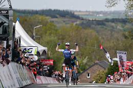 Ciclismo, un altro capolavoro di Marta Cavalli che vince la Freccia Vallone