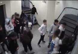 Ragazzine violente a Siena, 10 indagate baby gang 'rosa' 