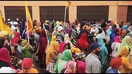 Cremona si colora con la parata dei Sikh per il NagarKirtan