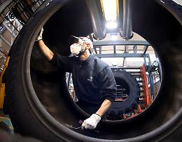 Lavoro, l'occupazione rallenta: -2,8% fra Covid e  guerra 