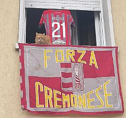 A Sergnano tifoso grigiorosso fa festa, ma gli rubano la bandiera