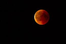 La Luna si veste di rosso, nella notte fra 15 e 16 maggio l’eclissi totale