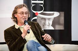 La piccola umanità di Andrea Vitali al Caffè Letterario
