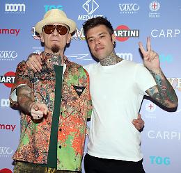  Fedez e J-Ax, concerto benefico il 28 giugno in piazza Duomo