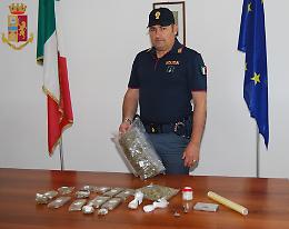 In garage 1 chilo e mezzo tra marijuana, cocaina, hascish ed ecstasy: arrestato