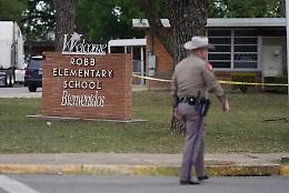 Sparatoria in una scuola elementare in Texas, 21 morti