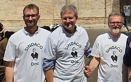 Grana «nazi» per  Borghetti:  Fidanza con la maglietta «Sindaco doc»