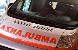 Cade dalle scale e urta un oggetto in vetro, muore bimbo di 4 anni