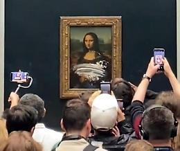 Torta contro la Gioconda al Louvre, il video è virale