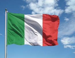 2 Giugno: piazza del Comune veste il Tricolore
