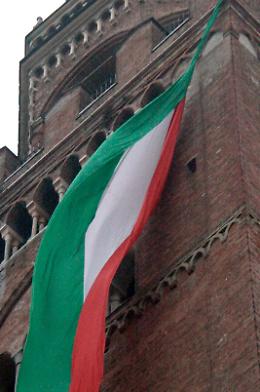 2 Giugno: grande Tricolore, lungo il Torrazzo  storia e identità
