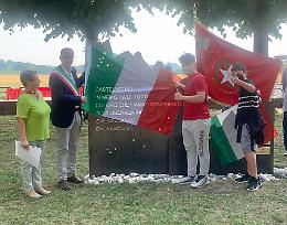 Castelvetro, inaugurato il monumento in memoria di coloro che hanno contribuito alla Liberazione