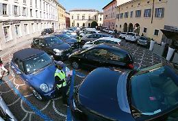Tutti per creare più posteggi, ma il dove spacca la politica