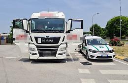 Beccati sul camion col tachigrafo taroccato: maxi sanzioni