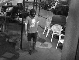 Assalto notturno di un giovane al Bar al Parco in via della Posta