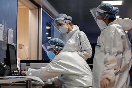 Covid, varianti e meno cautele... e la curva torna a risalire