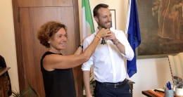 Sindaco, il passaggio di consegne da Stefania Bonaldi a Fabio Bergamaschi