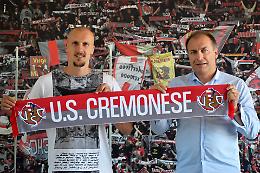 Calcio, altri due acquisti per la Cremonese: Chiriches e Sernicola