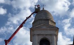 Tromba d'aria, il sindaco Priori: «La situazione è pericolosa, va rimossa la croce e la palla sottostante»