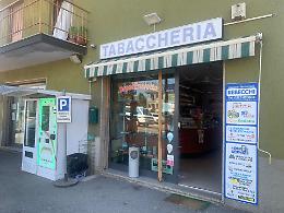 Assalto in tabaccheria a Croce Santo Spirito, ladri costretti alla fuga
