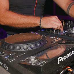Il Friday Night Disco 360° è solo al Ponticello Beach