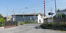 Lavori ferroviari. Paese diviso in due, ma c’è la navetta