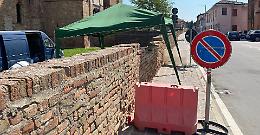 Buco nel muro del castello di Pandino: «Ecco il conto per ripararlo»