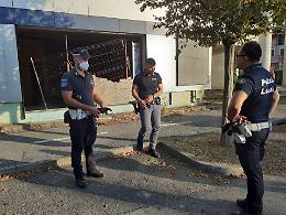 Sicurezza, sgombrato l'ecomostro di via Indipendenza. Iniziati i lavori di chiusura degli accessi