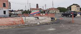 Rotonda di via Gaeta: «Trappola per gli autotreni»
