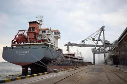 Ucraina, è partita da Odessa la prima nave carica di grano