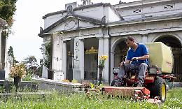 Cimitero, il degrado c’è. Stop alle concessioni