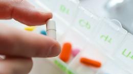 Narcotizza e violenta la ex, arrestato un medico