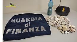 Spiagge sarde depredate, 4,6 kg sabbia e ciottoli sequestrati