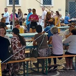 Una tortellata «avvelenata»: «Non siamo alla festa del Pd»
