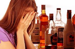 Alcolici a minorenni, indagati i titolari di un bar: verso la sospensione dell'attività