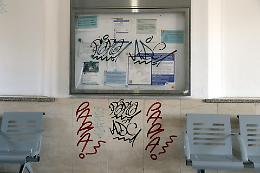 Vandalismi alla stazione: in arrivo una telecamera, lavori iniziati