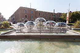 Piazza Cadorna, i lavori verso la fine: la fontana torna in forma