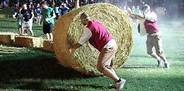 Feste di paese da tutto esaurito: giochi, cibo e compagnia