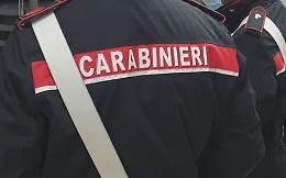 Entra in caserma con un manganello, denunciato 73enne