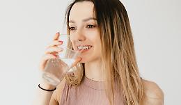Studio rivela: bere acqua aiuta a combattere lo stress