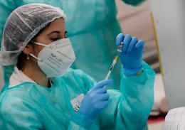 Speranza: "Vaccini Covid aggiornati disponibili a metà settembre"